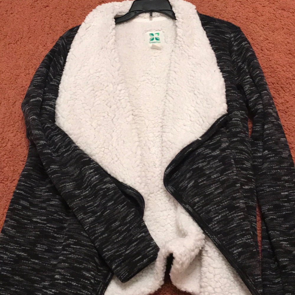 A serpa material cardigan